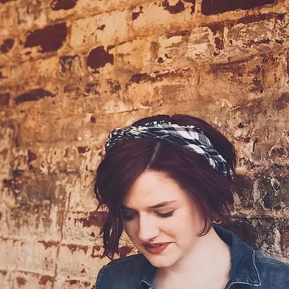 Meet your Posher, Julia - Picture 1 of 1